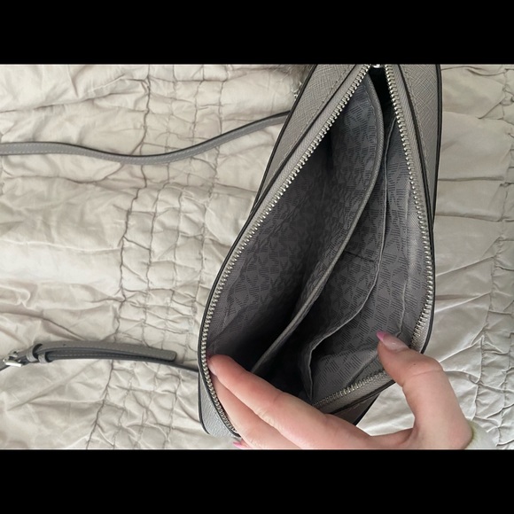 Michael Kors Jet Set Crossbody - Picture 4 of 9